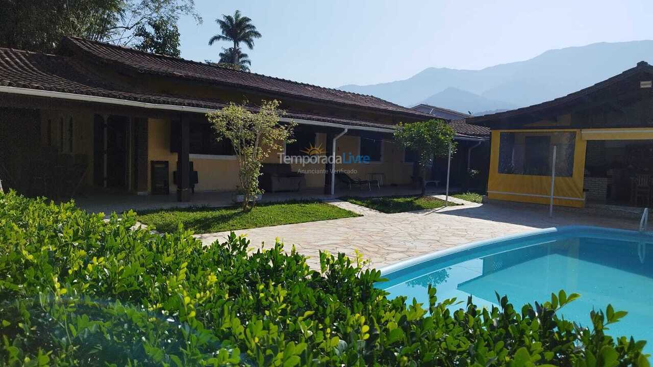 Casa para alquiler de vacaciones em Caraguatatuba (Massaguaçu)