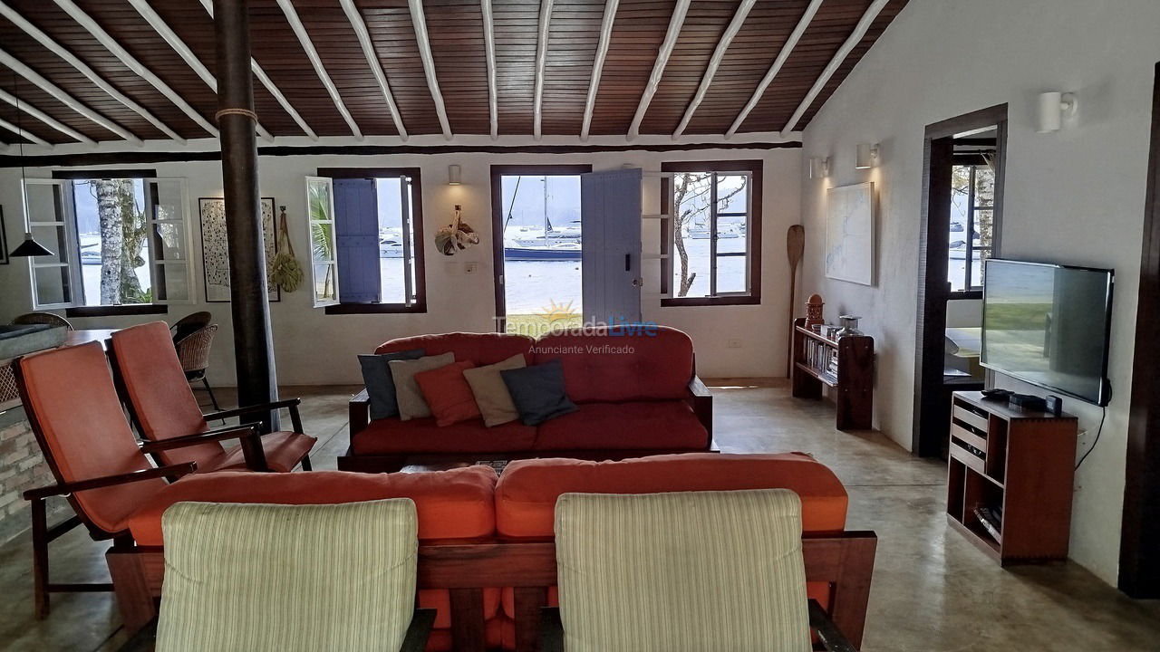 House for vacation rental in Ubatuba (Praia da Ribeira)