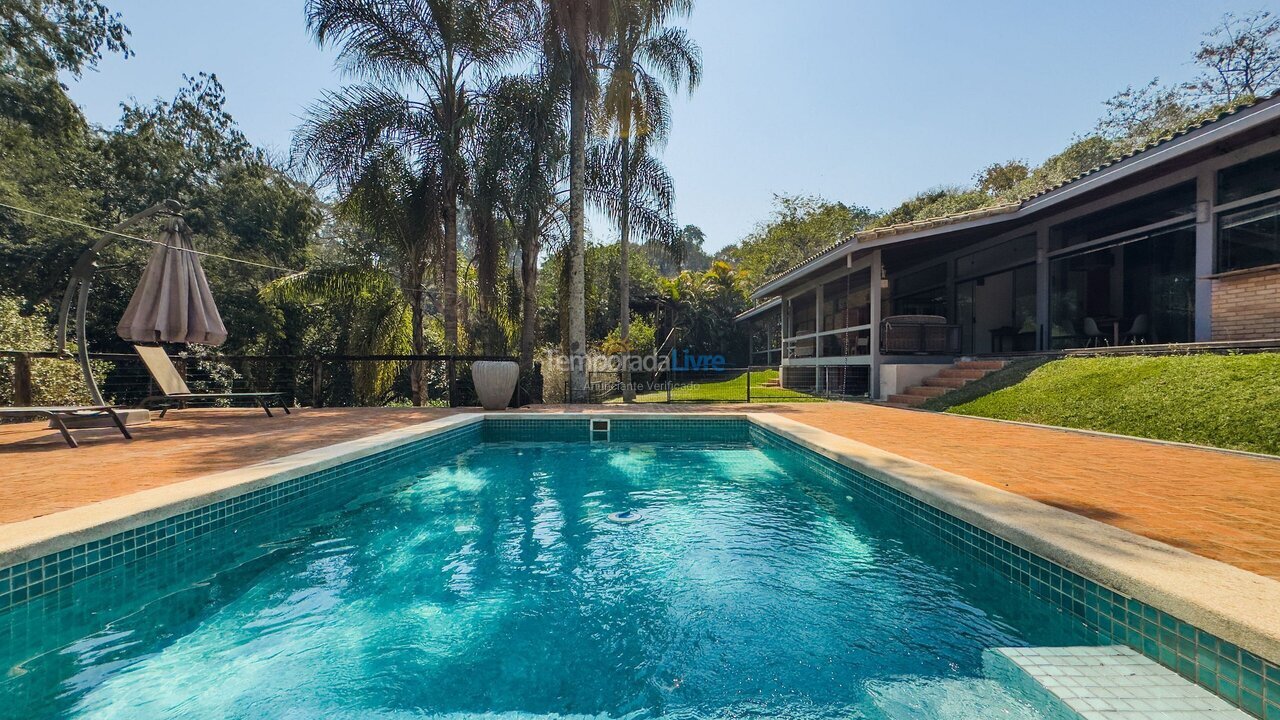 Casa para aluguel de temporada em Jandira (Chácaras do Peroba)