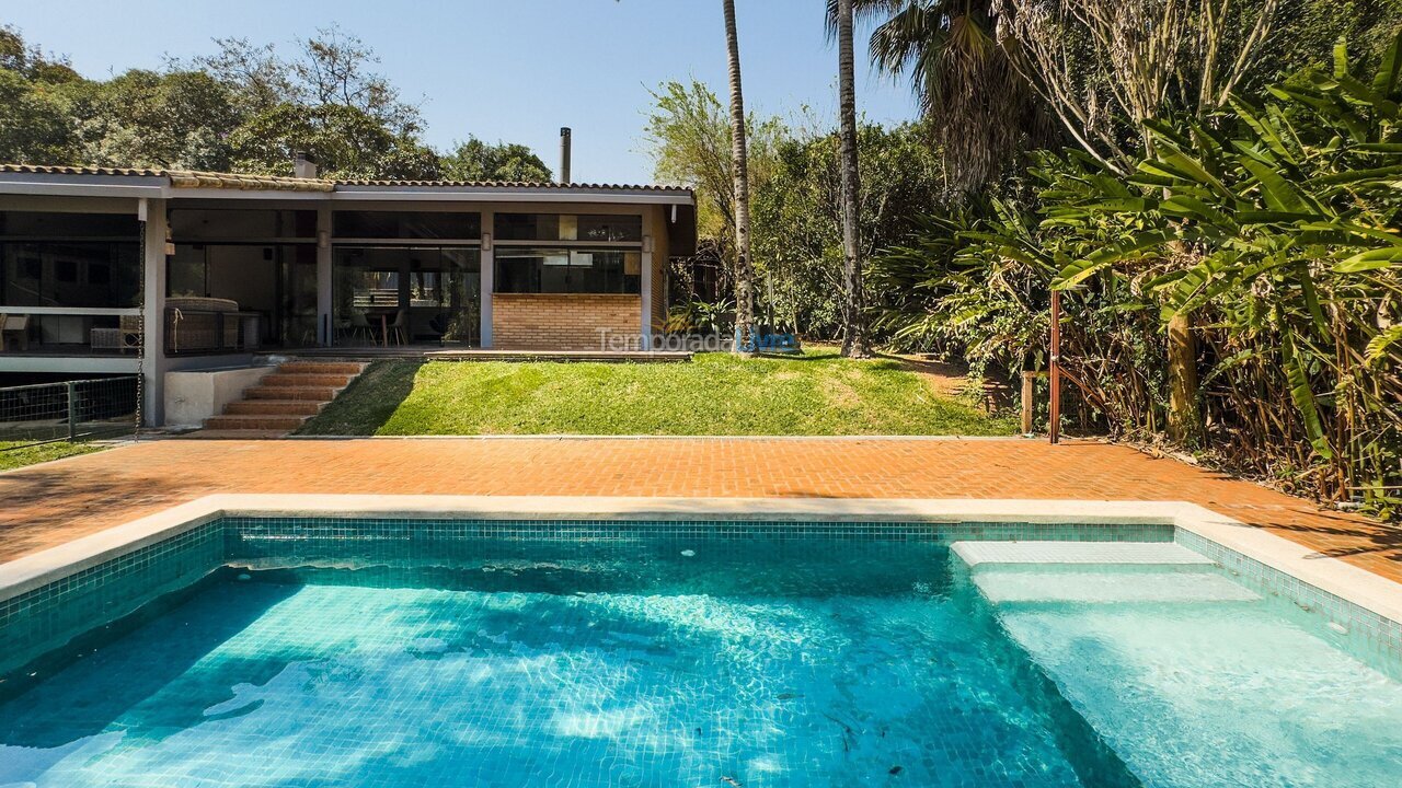 Casa para aluguel de temporada em Jandira (Chácaras do Peroba)