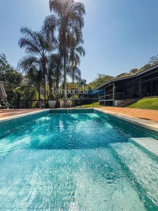 Casa para aluguel de temporada em Jandira (Chácaras do Peroba)