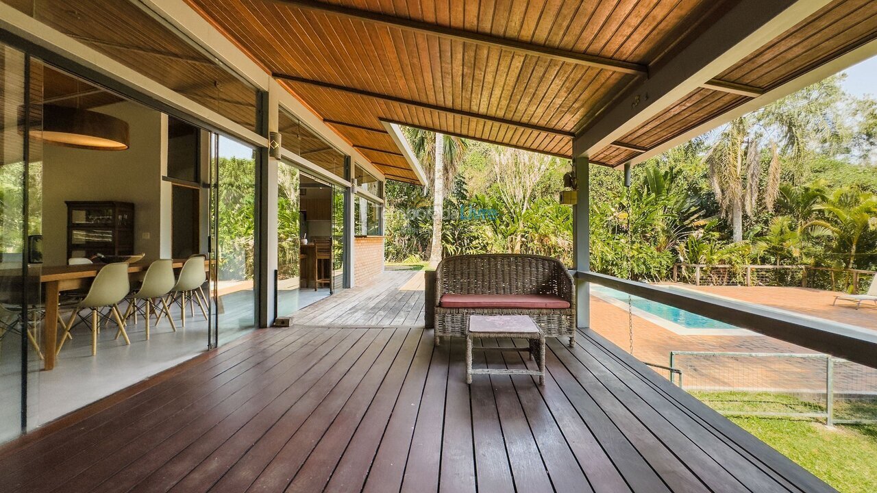 Casa para alquiler de vacaciones em Jandira (Chácaras do Peroba)