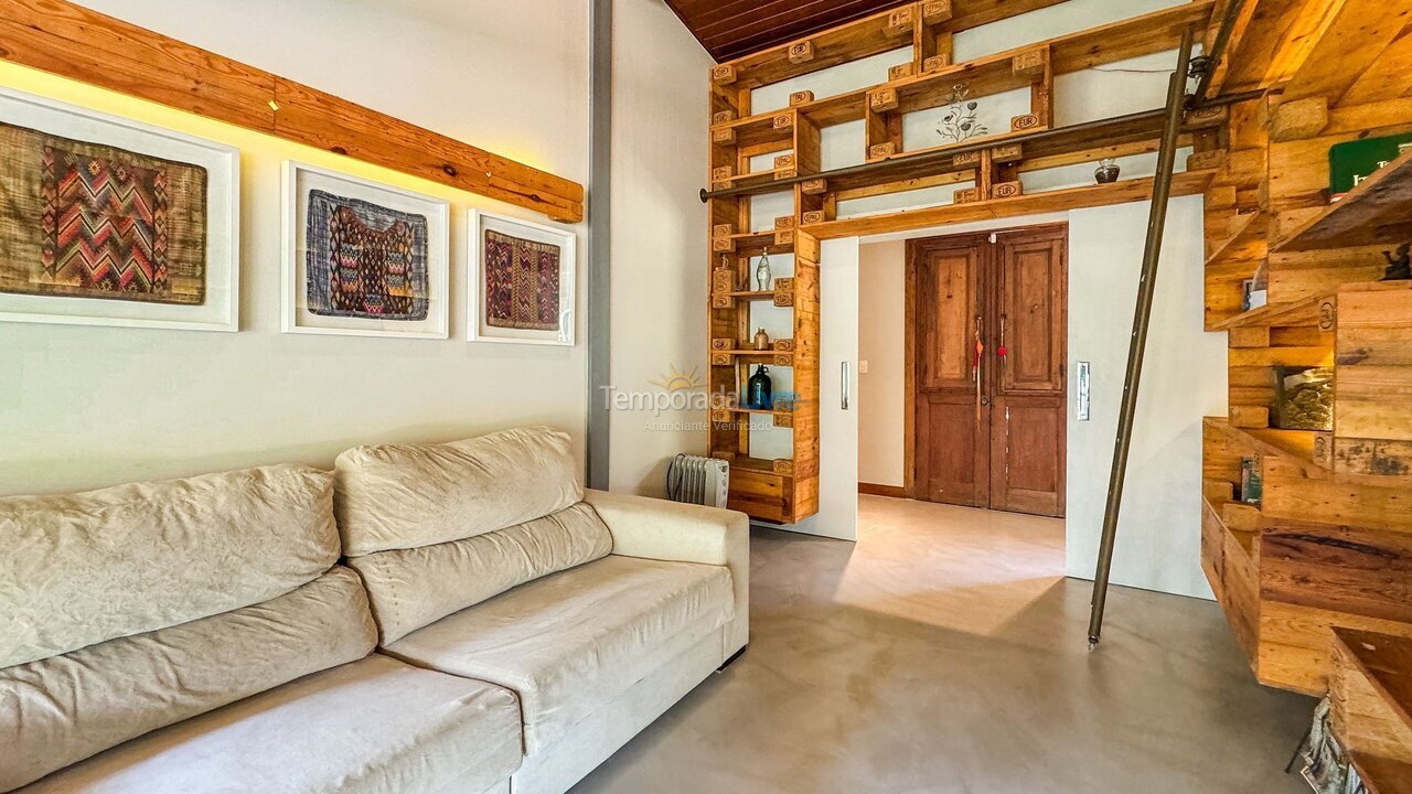 Casa para alquiler de vacaciones em Jandira (Chácaras do Peroba)