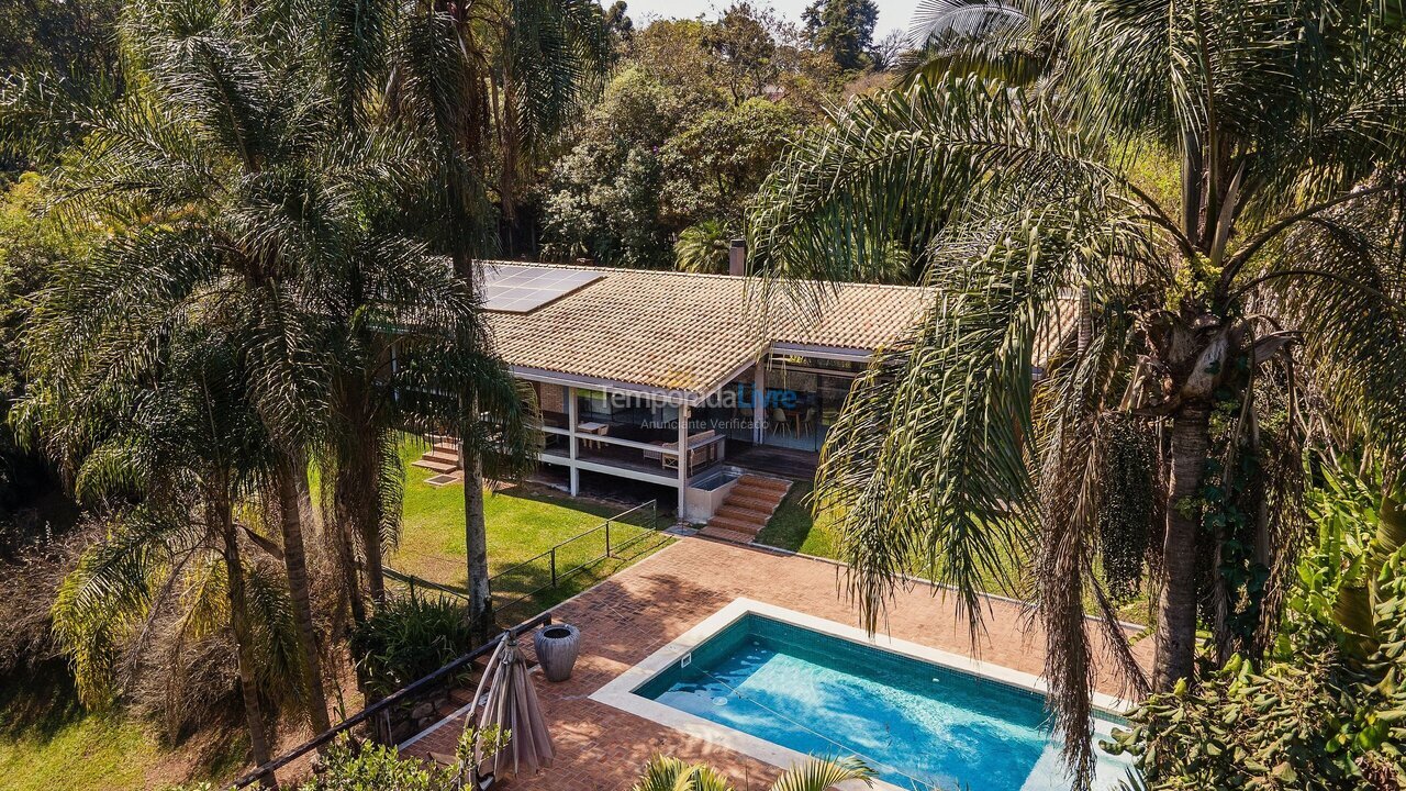 Casa para aluguel de temporada em Jandira (Chácaras do Peroba)