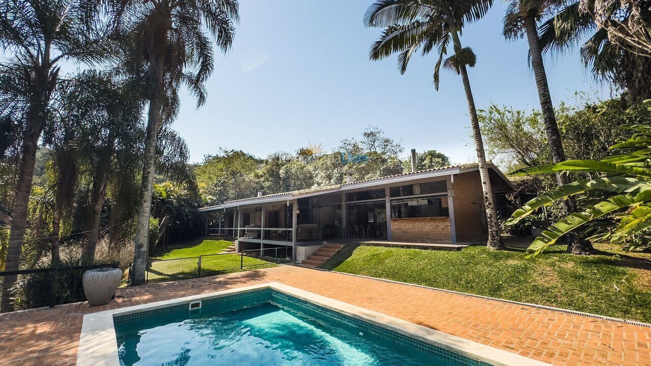 Casa para aluguel de temporada em Jandira (Chácaras do Peroba)