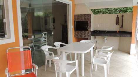 House with 4 bedrooms in Bombinhas, 100m from Mariscal beach