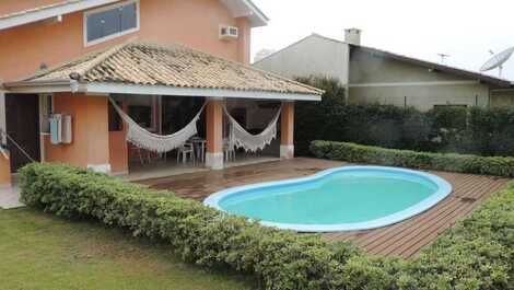 House with 4 bedrooms in Bombinhas, 100m from Mariscal beach