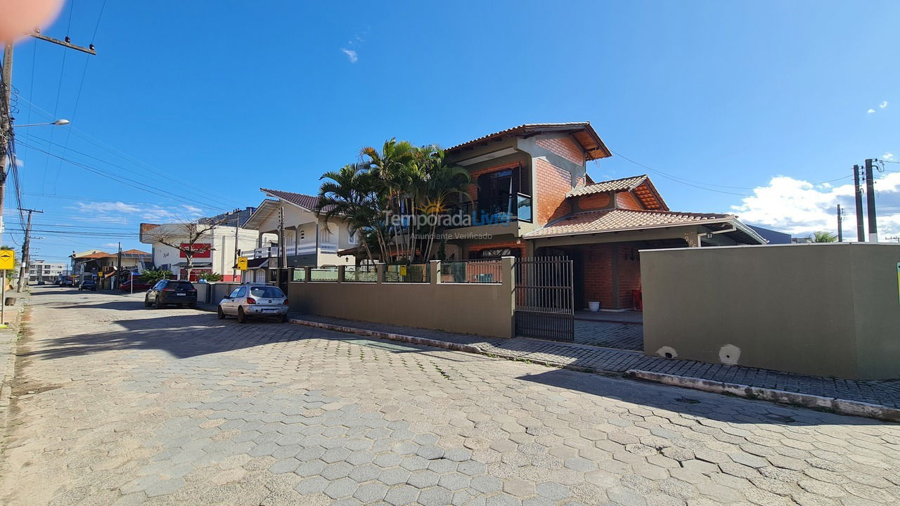 Casa para aluguel de temporada em São Francisco do Sul (Enseada)