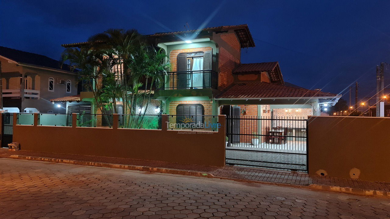 Casa para aluguel de temporada em São Francisco do Sul (Enseada)