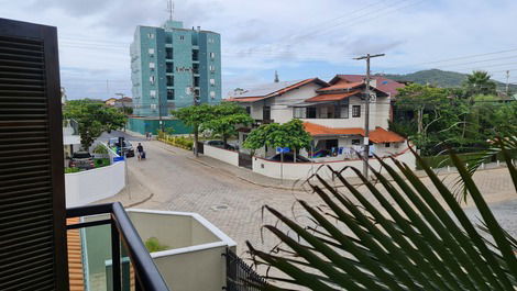 Sobrado na praia de Enseada