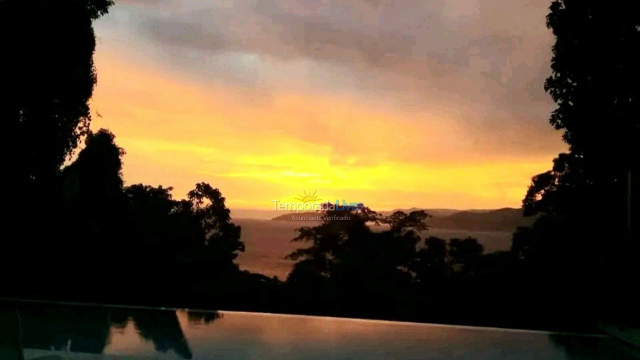 Casa para aluguel de temporada em Ilhabela (Veloso)