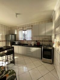 Apartment near the shopping mall with 3 bedrooms in Meia Praia