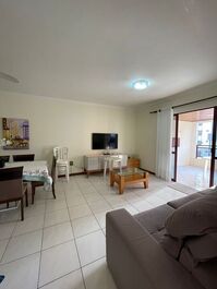 Apartment near the shopping mall with 3 bedrooms in Meia Praia