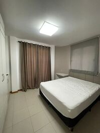 Apartamento frente mar 3 dormitórios na Meia Praia