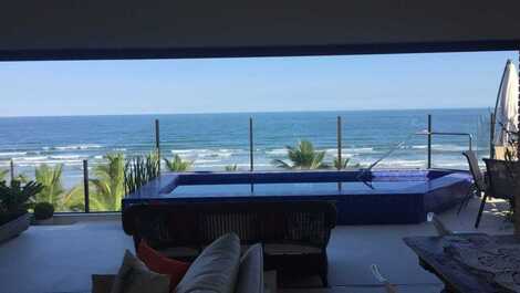 WONDERFUL PENTHOUSE WITH SAND-FRONT POOL FOR 10 PEOPLE IN BERTIOGA