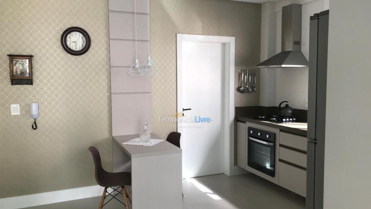 Apartamento para aluguel de temporada em Itapema (Meia Praia)