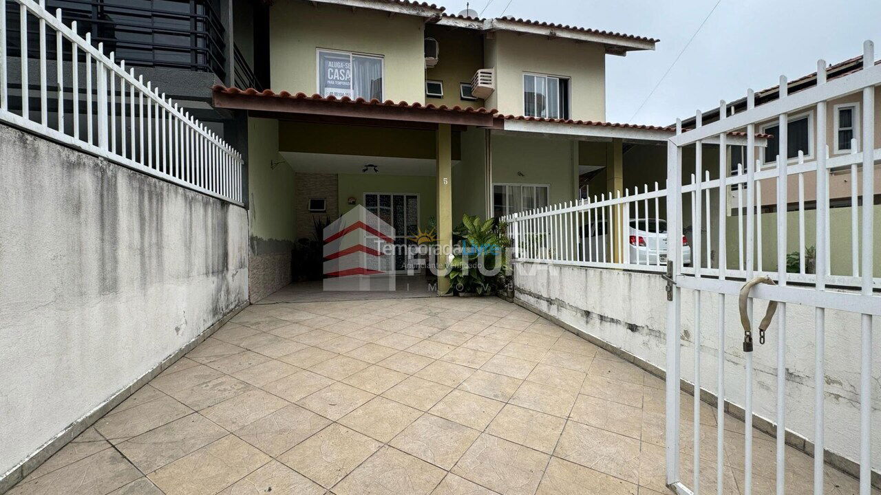 Casa para alquiler de vacaciones em Bombinhas (Praia de Bombas)