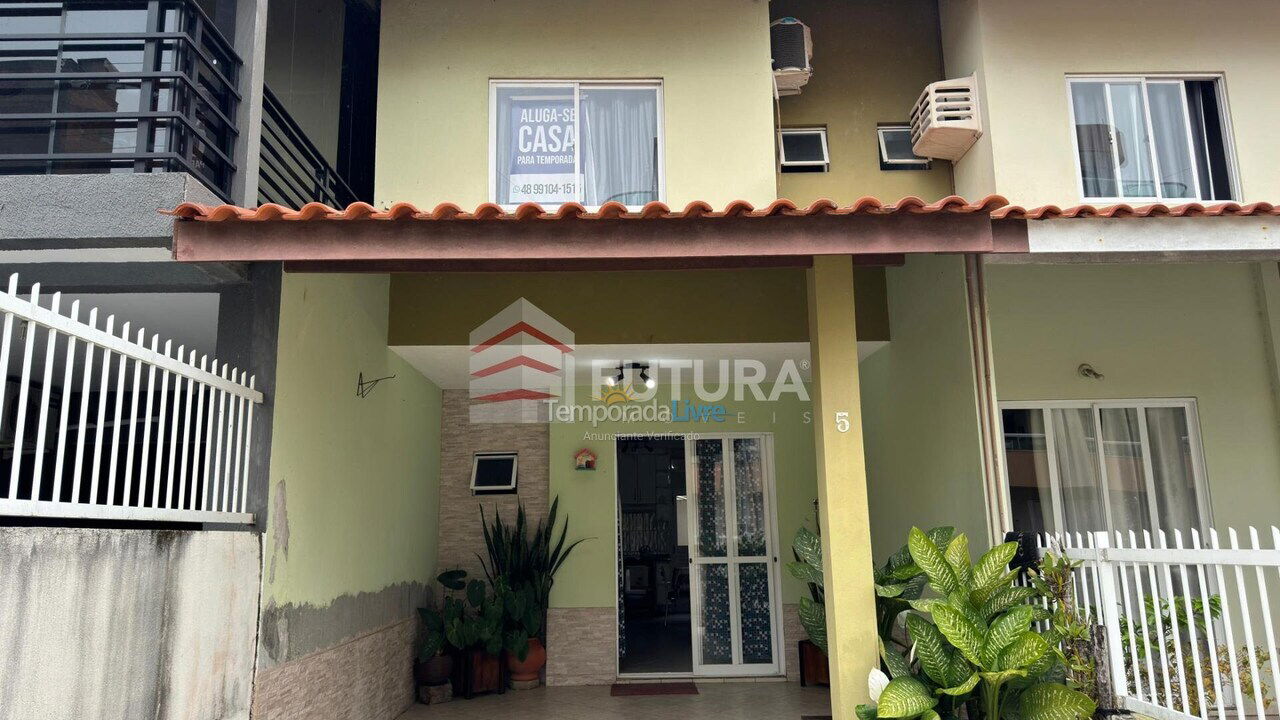 Casa para aluguel de temporada em Bombinhas (Praia de Bombas)