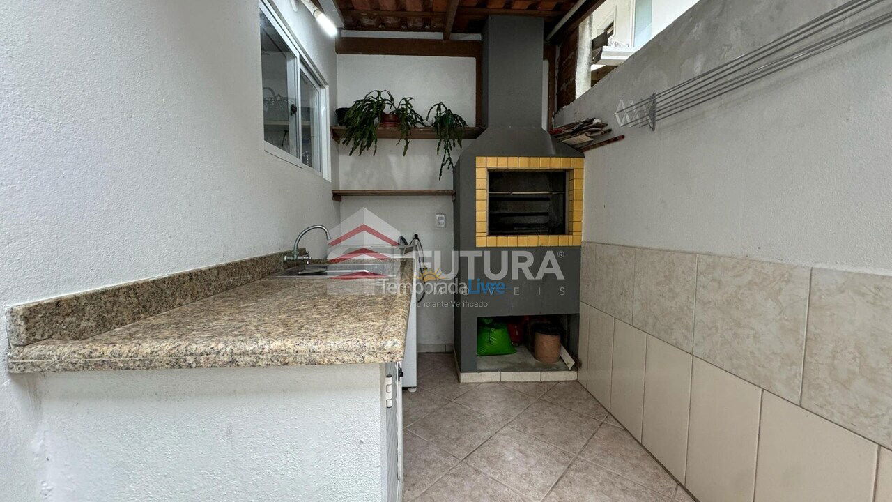 House for vacation rental in Bombinhas (Praia de Bombas)