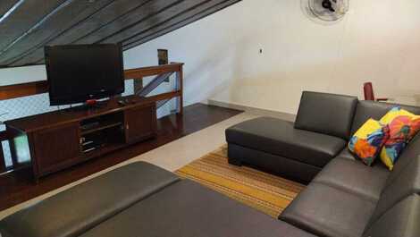 4 suites, swimming pool and barbecue, very close to the beach. Baleia/SP.