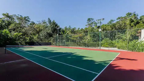 4 suites, piscina comunitaria, barbacoa privada. Baléia/SP