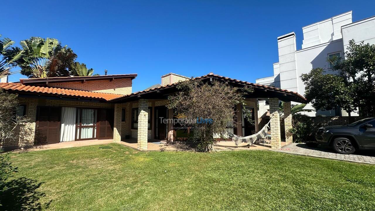 Casa para aluguel de temporada em Florianopolis (Jurerê Internacional)