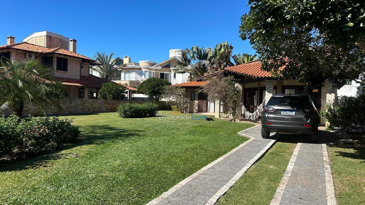 Casa para aluguel de temporada em Florianopolis (Jurerê Internacional)