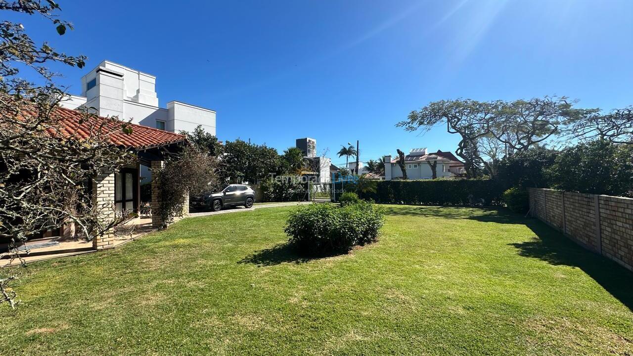 Casa para aluguel de temporada em Florianopolis (Jurerê Internacional)