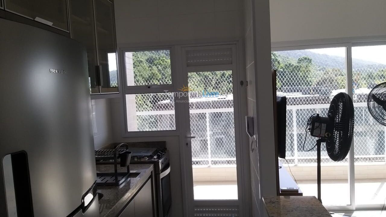 Apartamento para aluguel de temporada em Ubatuba (Praia das Toninhas)