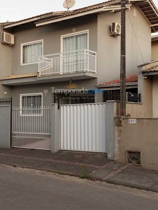 House for vacation rental in Balneário Piçarras (Itacolomi)