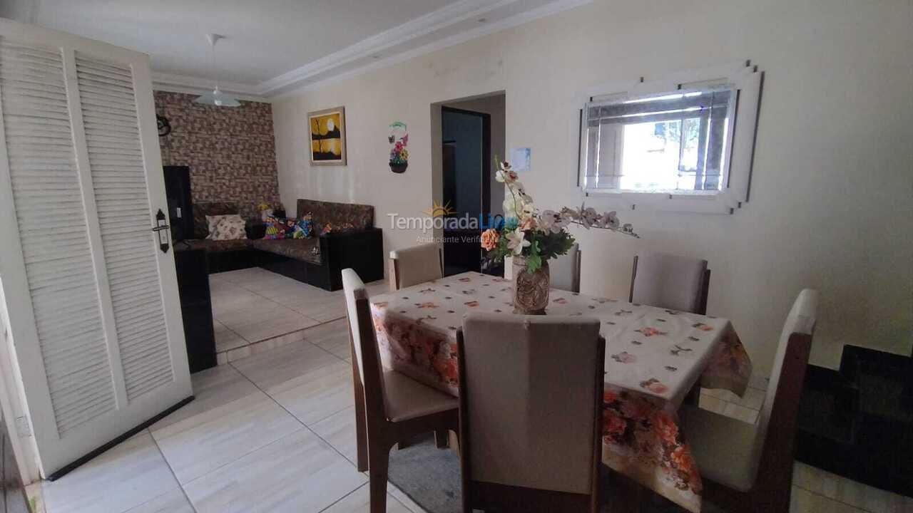 Casa para aluguel de temporada em Ubatuba (Maranduba)