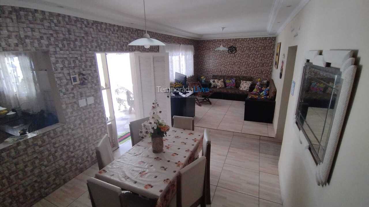 Casa para aluguel de temporada em Ubatuba (Maranduba)