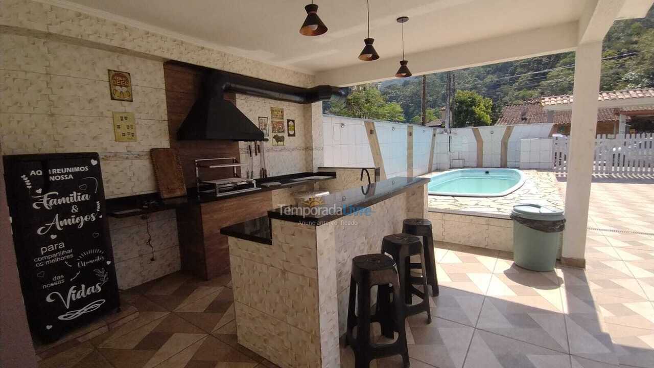 Casa para aluguel de temporada em Ubatuba (Maranduba)