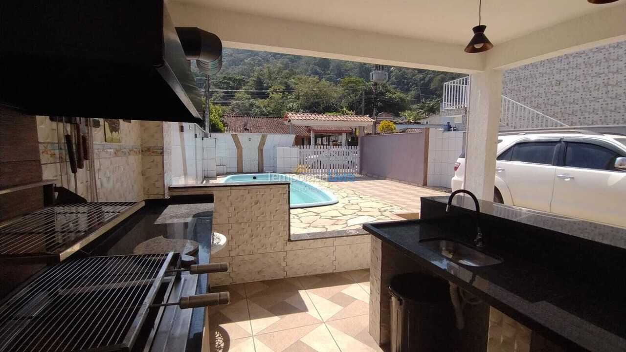 Casa para aluguel de temporada em Ubatuba (Maranduba)