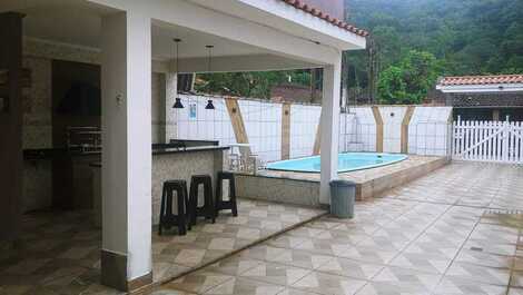 CONFORTAVEL CASA 4 DORM MARANDUBA COM PISCINA,WIFI, AR CONDICIONADO