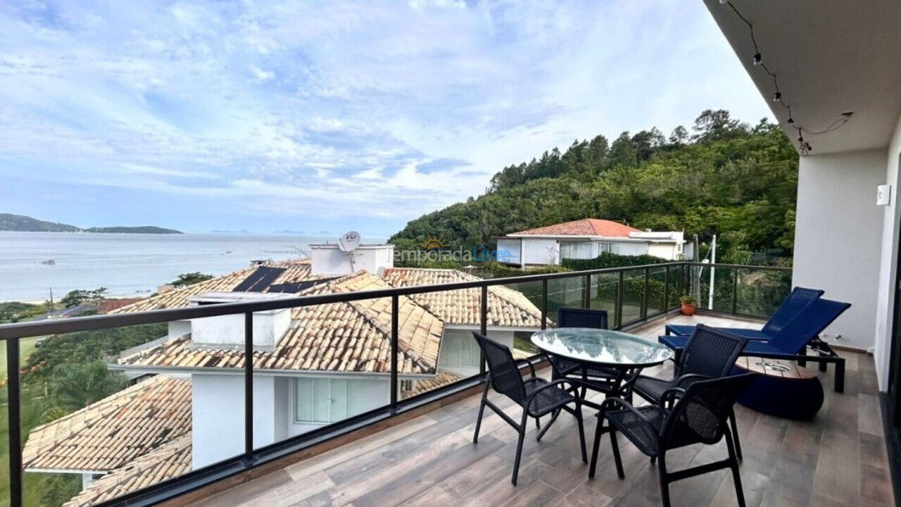Casa para aluguel de temporada em Bombinhas (Praia de Zimbros)
