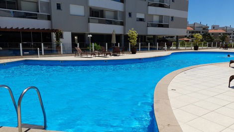 Apartamento con 02 suites, en el mejor condominio de Praia dos Ingleses.