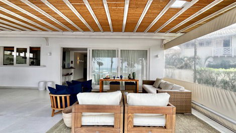 Beachfront house on Maresias Beach