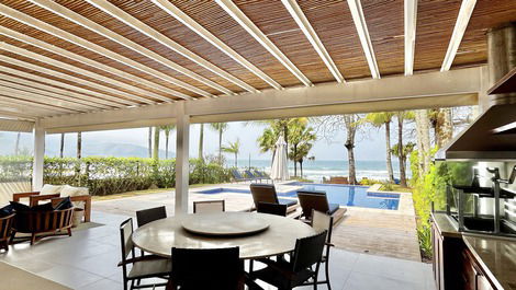 Beachfront house on Maresias Beach