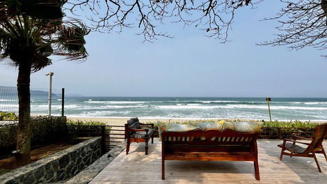 Beachfront house on Maresias Beach