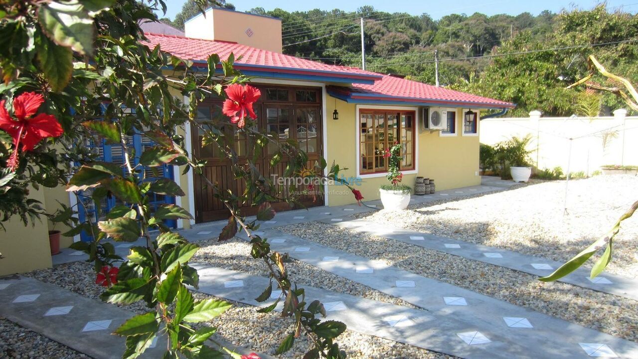 Casa para aluguel de temporada em Porto Belo (Centro)