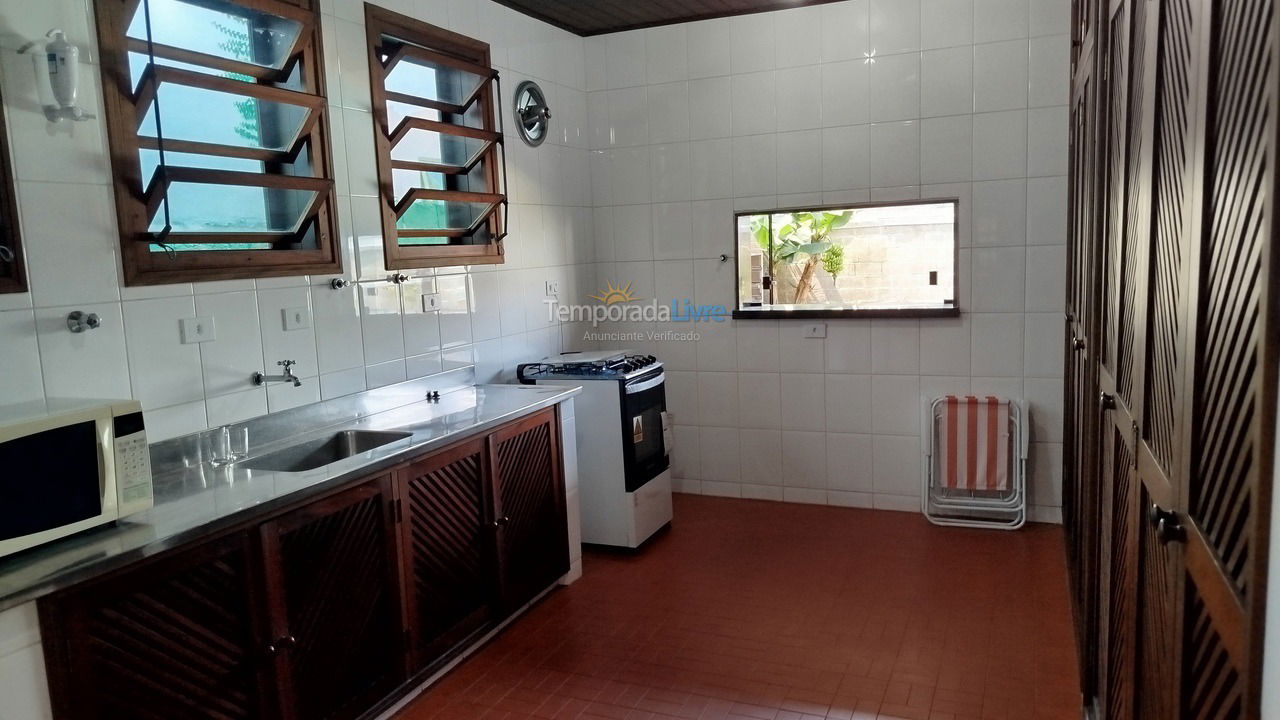 Casa para alquiler de vacaciones em Ubatuba (Praia do Lázaro)