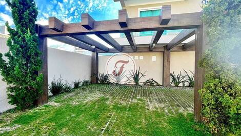 Sobrado duplex a 150 metros da Praia