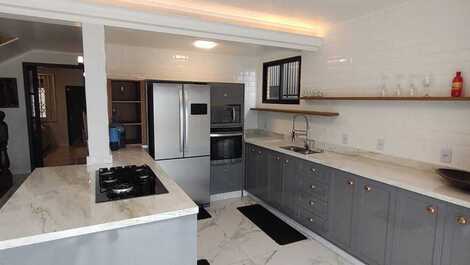 Magnificent seafront townhouse with 3 suites with AC, WI-FI