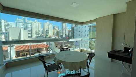 3-suite apartment on the beachfront in Meia Praia SC