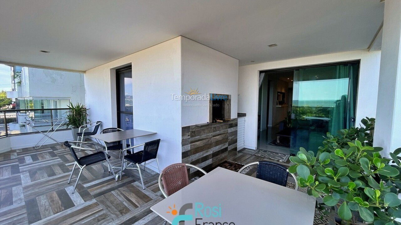 Apartamento para aluguel de temporada em Itapema (Meia Praia Frente Mar)