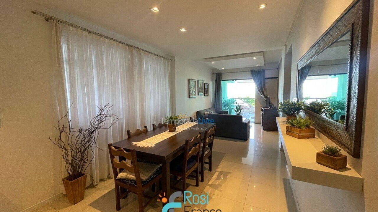 Apartamento para aluguel de temporada em Itapema (Meia Praia Frente Mar)