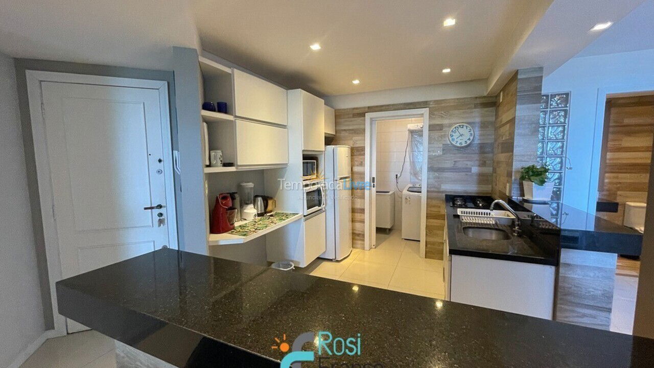 Apartamento para aluguel de temporada em Itapema (Meia Praia Frente Mar)