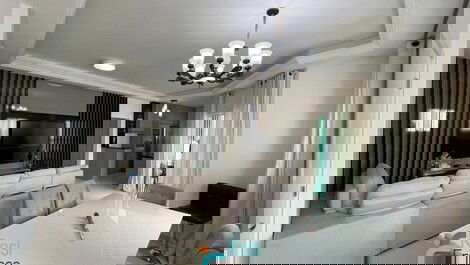 Apartamento de 3 suítes vista mar Meia Praia SC