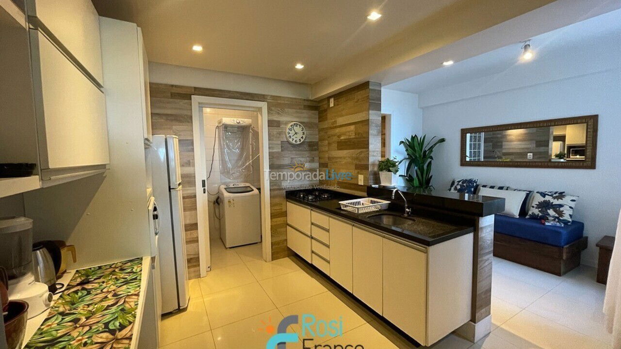 Apartamento para aluguel de temporada em Itapema (Meia Praia Frente Mar)
